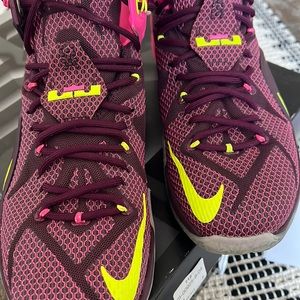 Nike LeBron XV Double Helix Size 9